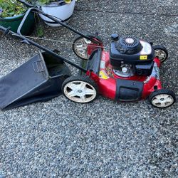Poulan Lawnmower With Honda Engine RUNS