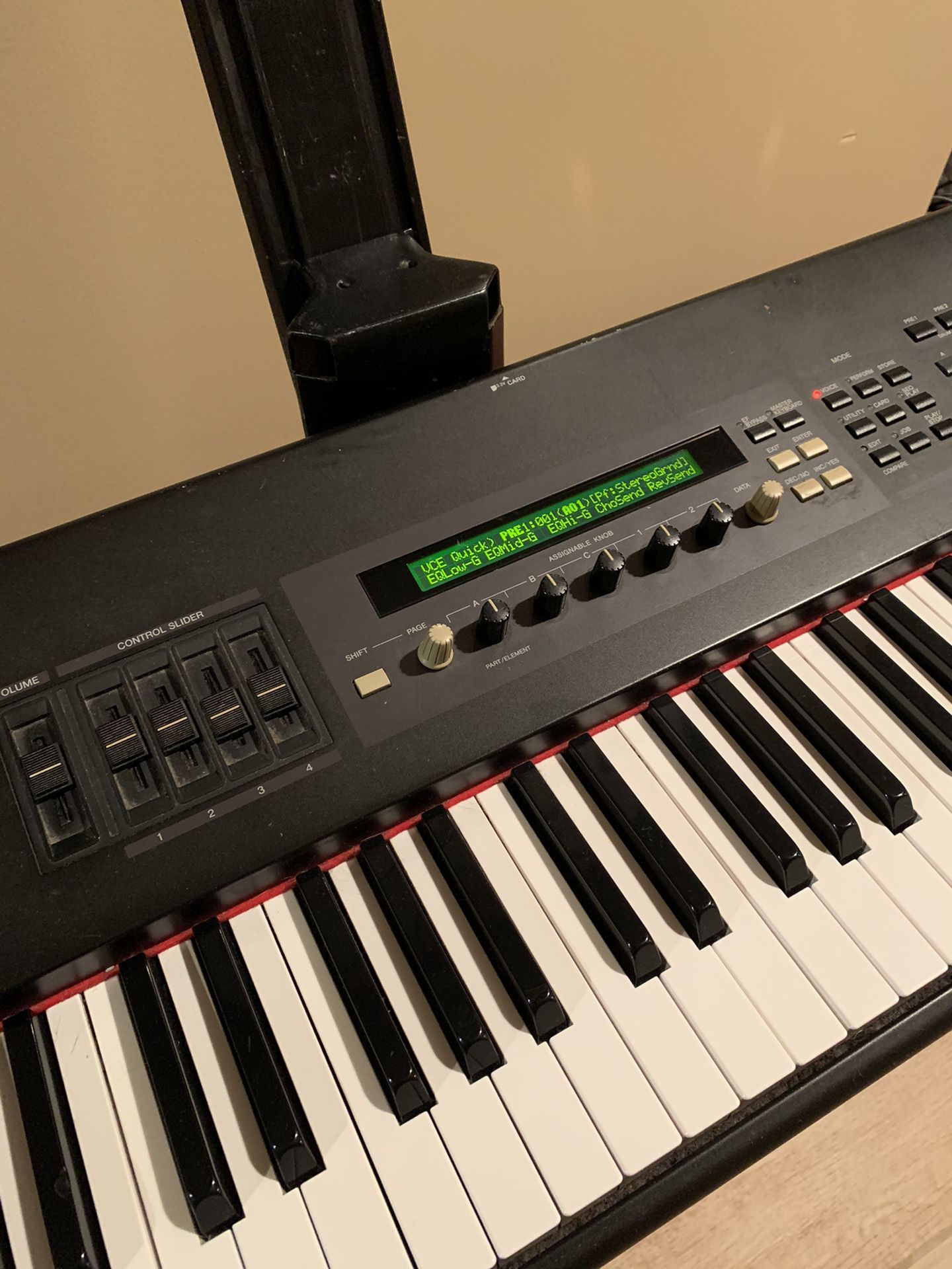 Yamaha S80 Music Synthesizer