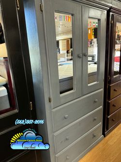 Grey tall wardrobe closet ropero armoire Nuevo Gris