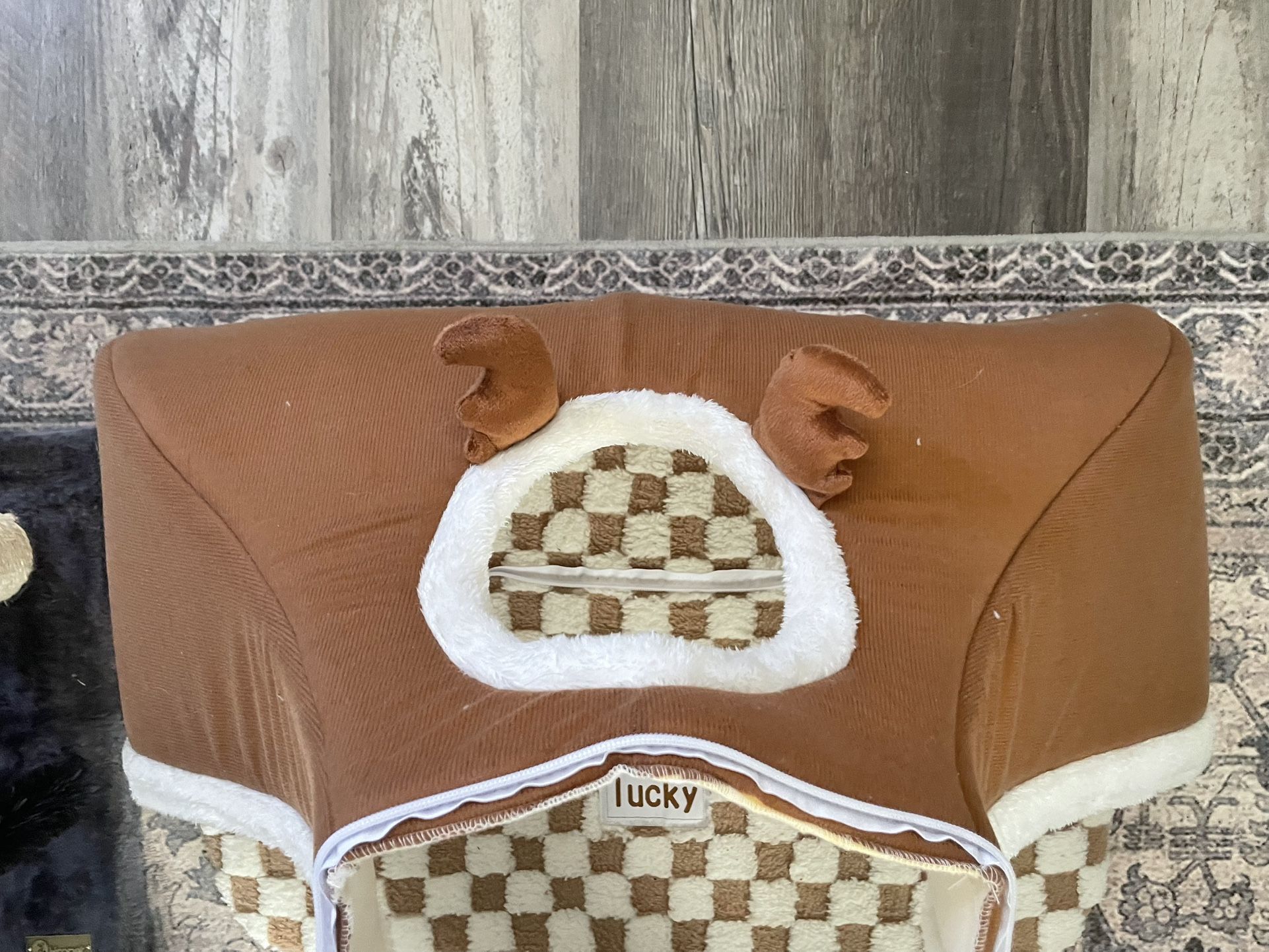 Cat Basket / Scratch Stand
