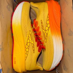 Brooks Disney Winnie The Pooh Size 9W