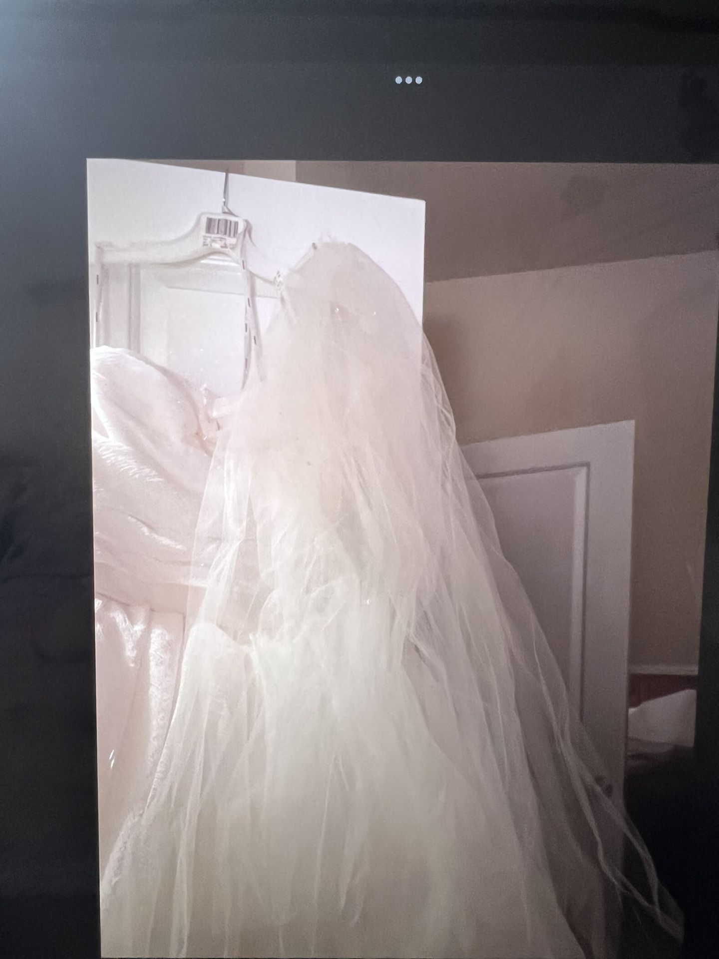 Beautiful ballgown wedding dress abd Veil  Never worn. Size 10