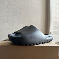 Yeezy Slides Black