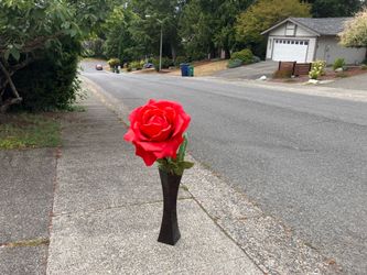 Artificial Flower Rose 4’ Tall and Vase  Entry Way Home House Staging Wedding Party  like Brand New