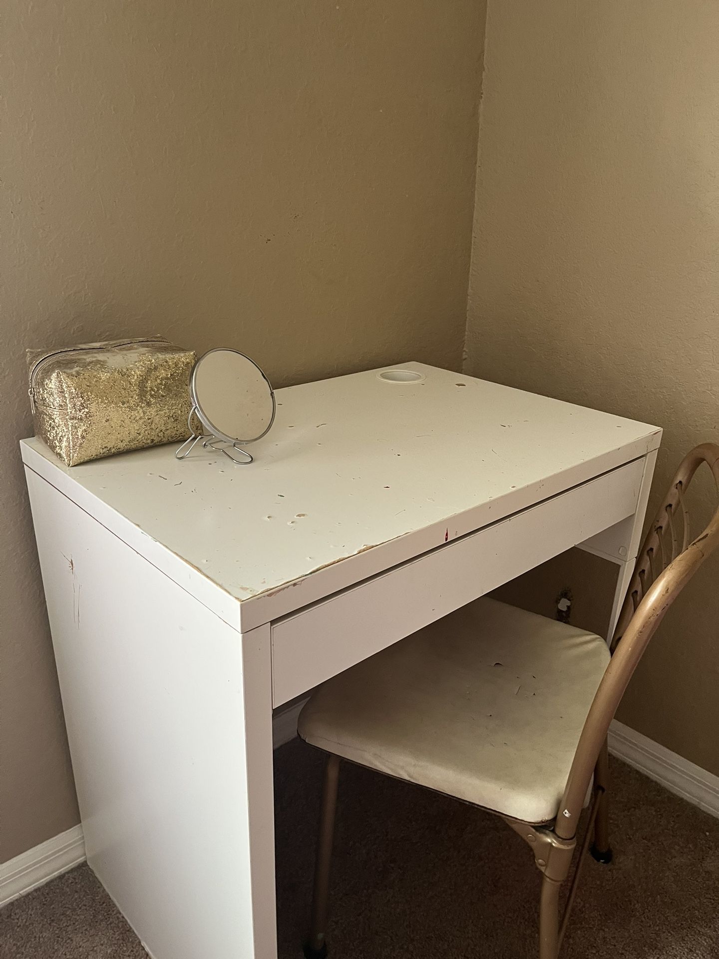 Vanity Table