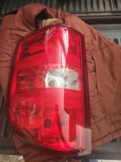 2007 /2013 chevy   tail lights son las 2
