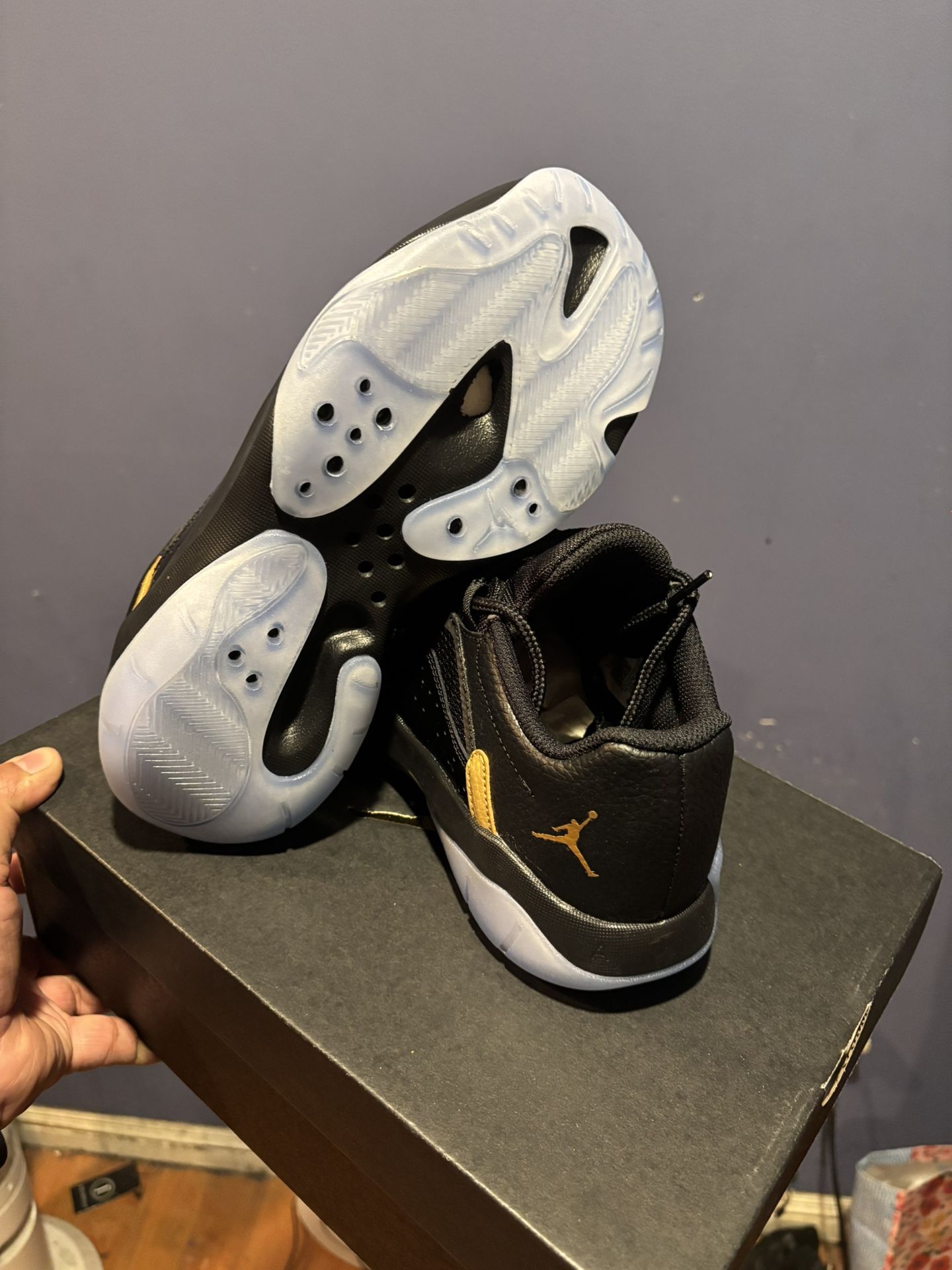 AIR JORDAN 11 CMFT LOW