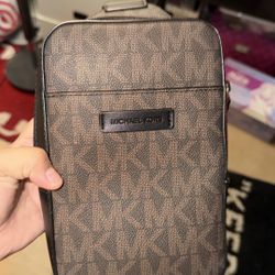 MK MEN CROSSBODY BAG