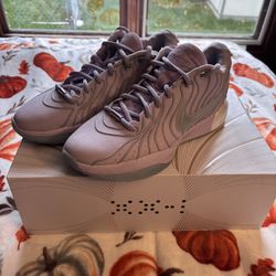 Nike LeBron 21 EP “Easter”