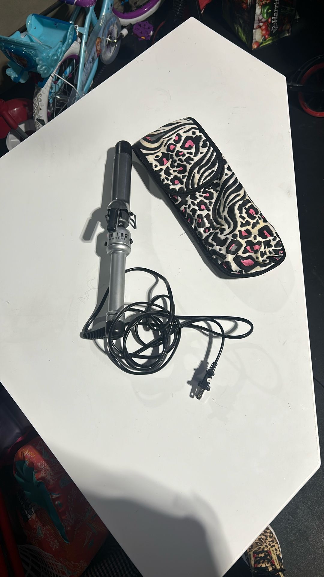 Hot twos curling iron great working condition $10