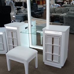 Sparkling White Bedroom Set 