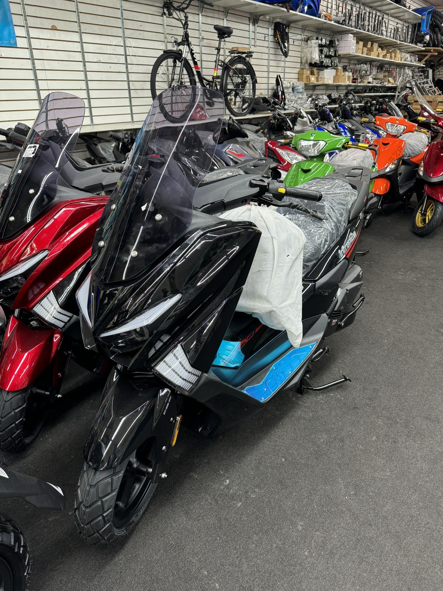 Brand New Interpid 200cc Gas Scooter