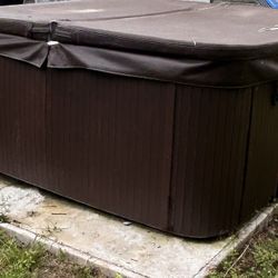 Hot Tub With Cover