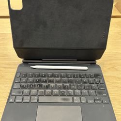 Apple Magic Keyboard & Apple Pencil