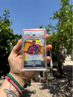 2024-25 Topps Chrome UCC Barcelona Lamine Yamal Auto Global Attraction Gold /50
