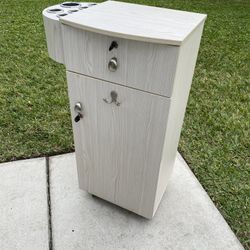 Styling Station With Key