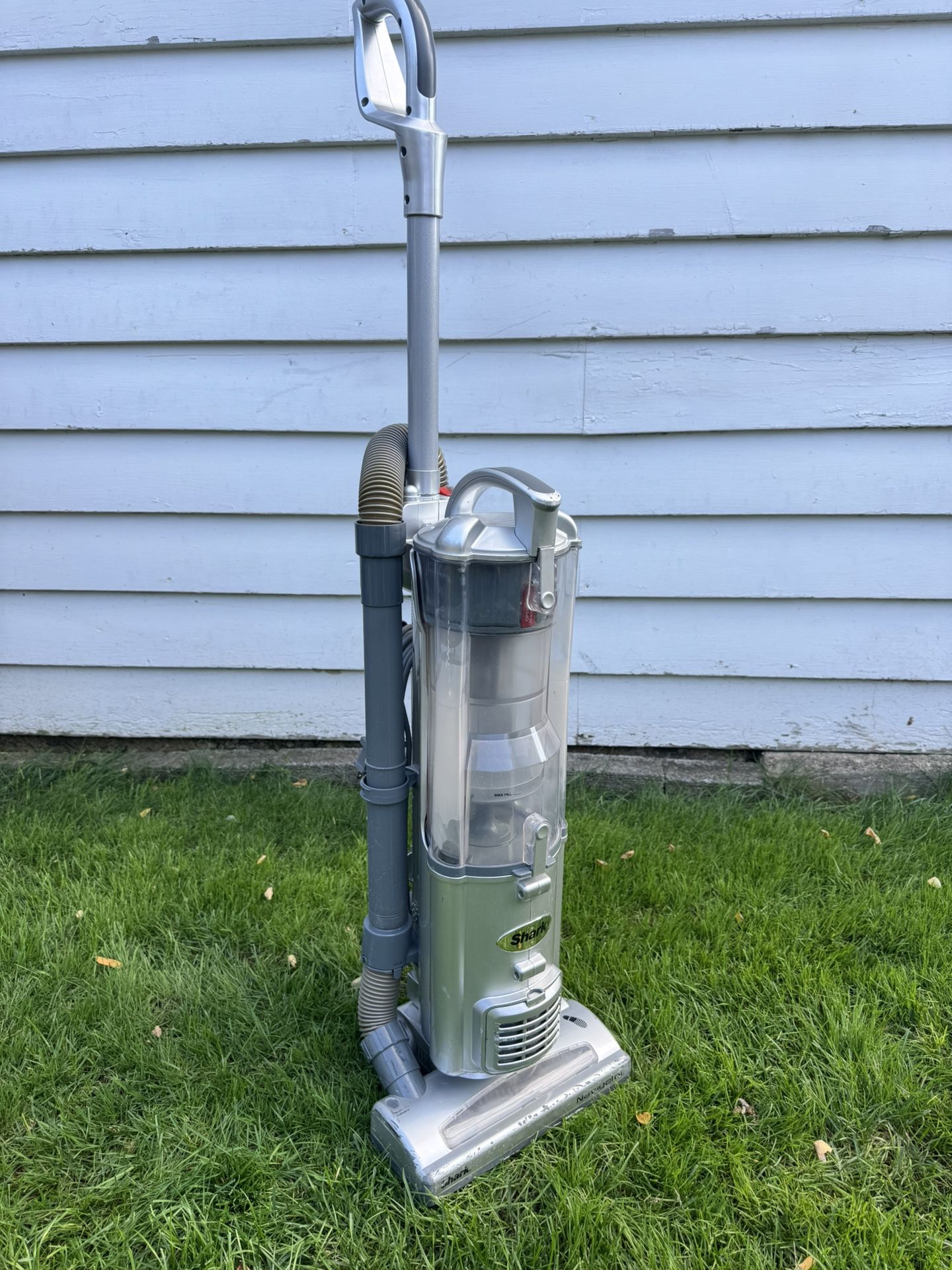 Shark Navigator Upright Vacuum NV22S  **working condition** just cleaned**