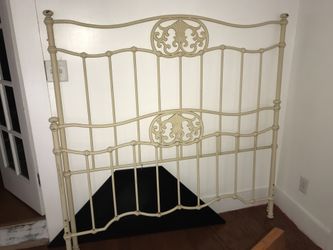 IRON VINTAGE FULL SIZE BED
