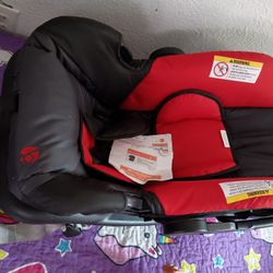 Baby trend Car seat And Base 