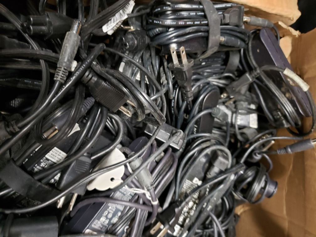 Bulk lot of 1500 OEM Used Laptop Chargers, DELL, LENOVO, HP