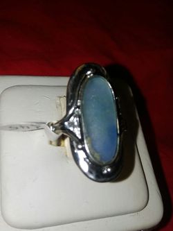 Size 9.. ..... 925. Sterling silver. Ring.