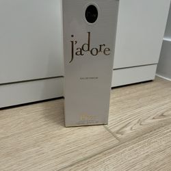 Dior J’adore – Classic Elegant Gift Perfume 🎁