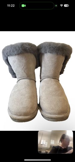 Bear paw Grey With Fur Mid Size Boots Size Women’s Large 9/10