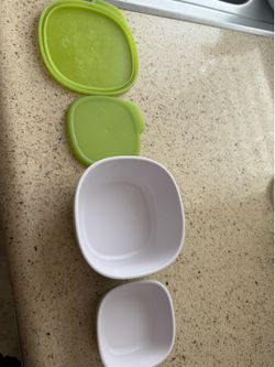 Munchkin new suction plate and 4moms containersx2
