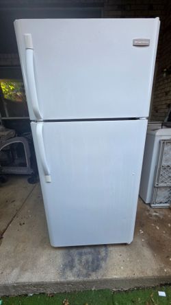 Frigidaire Top Freezer Refigerator