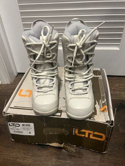 Girl’s Snowboard Boots Size 6
