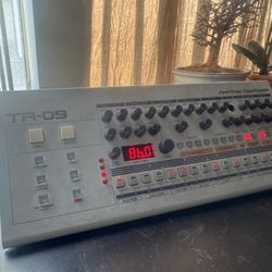 Roland Tr 09 909 Drum Machine