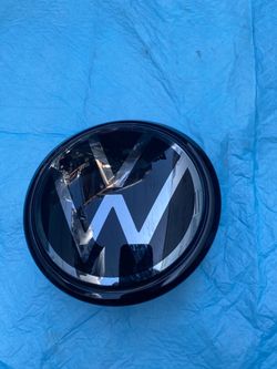2025-2026 VW TIGUAN EMBLEM AND RADAR