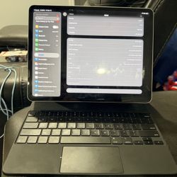 12.9 Inch iPad Pro(6th Generation) With 256gb Including Apple Magic Keyboard