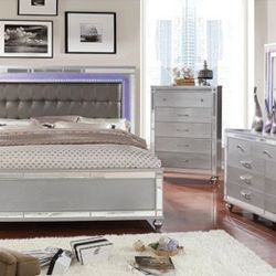 Brand New Silver & Grey 4pc Queen Bedroom Set (Available In California & Eastern King)