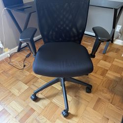 Rolling desk chair