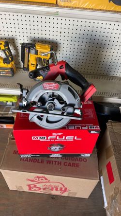Milwaukee M18 FUEL Cordless Circular Saw