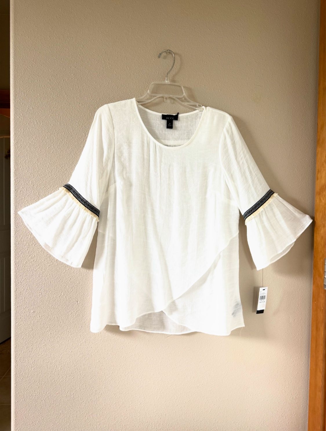 white blouse women's M brand new!