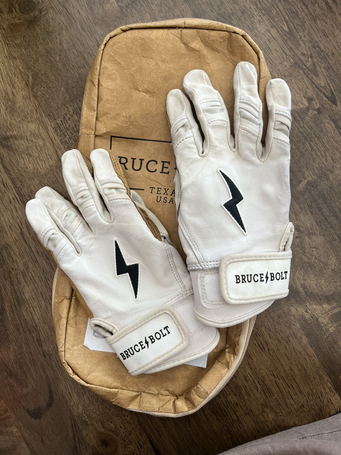 Youth M Bruce Bolt Batting Gloves
