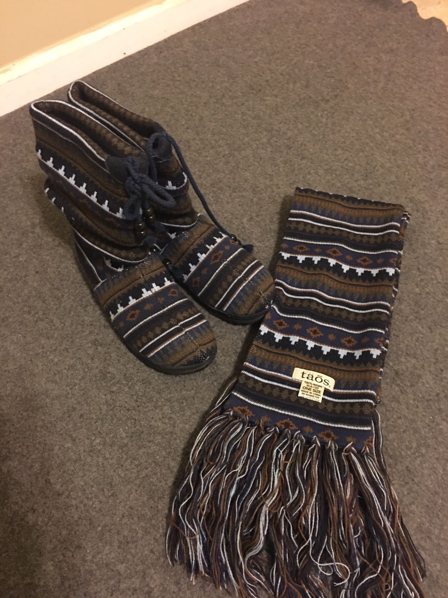 Taos Cabin Slouch Boots and Scarf
