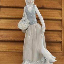 Nao by Lladro Figurine Girl Feeding Duck Goose Holding a Basket Great Condition