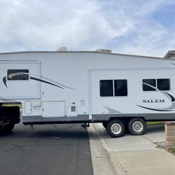 2010 5th Wheel, 3 Slides, 32 ft.