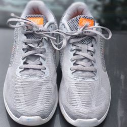 Nike Revolution Running 