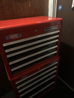 Like New CRAFTSMAN TOOL BOX W/ TOOLS INCUDED