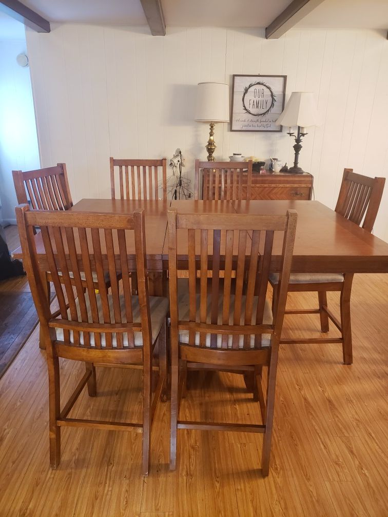 Bar height kitchen table with 7 bar stool chairs.