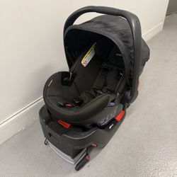 BRITAX B-Safe 35 Infant Car Seat with Extra Base (Good condition) PICK UP IN CORNELIUS