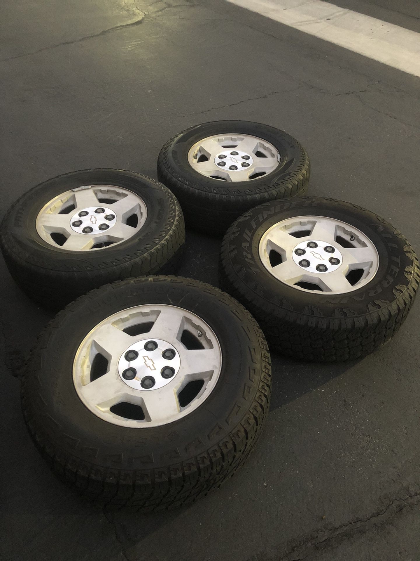 2004 Chevy Tahoe Wheels and Tires