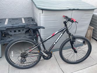 Trek 820 Men’s Mountain Bike