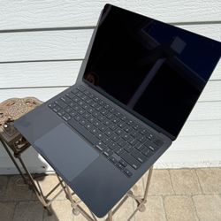 Apple - MacBook Air 13-inch M2 chip - 8GB Memory - 256GB SSD - Midnight -