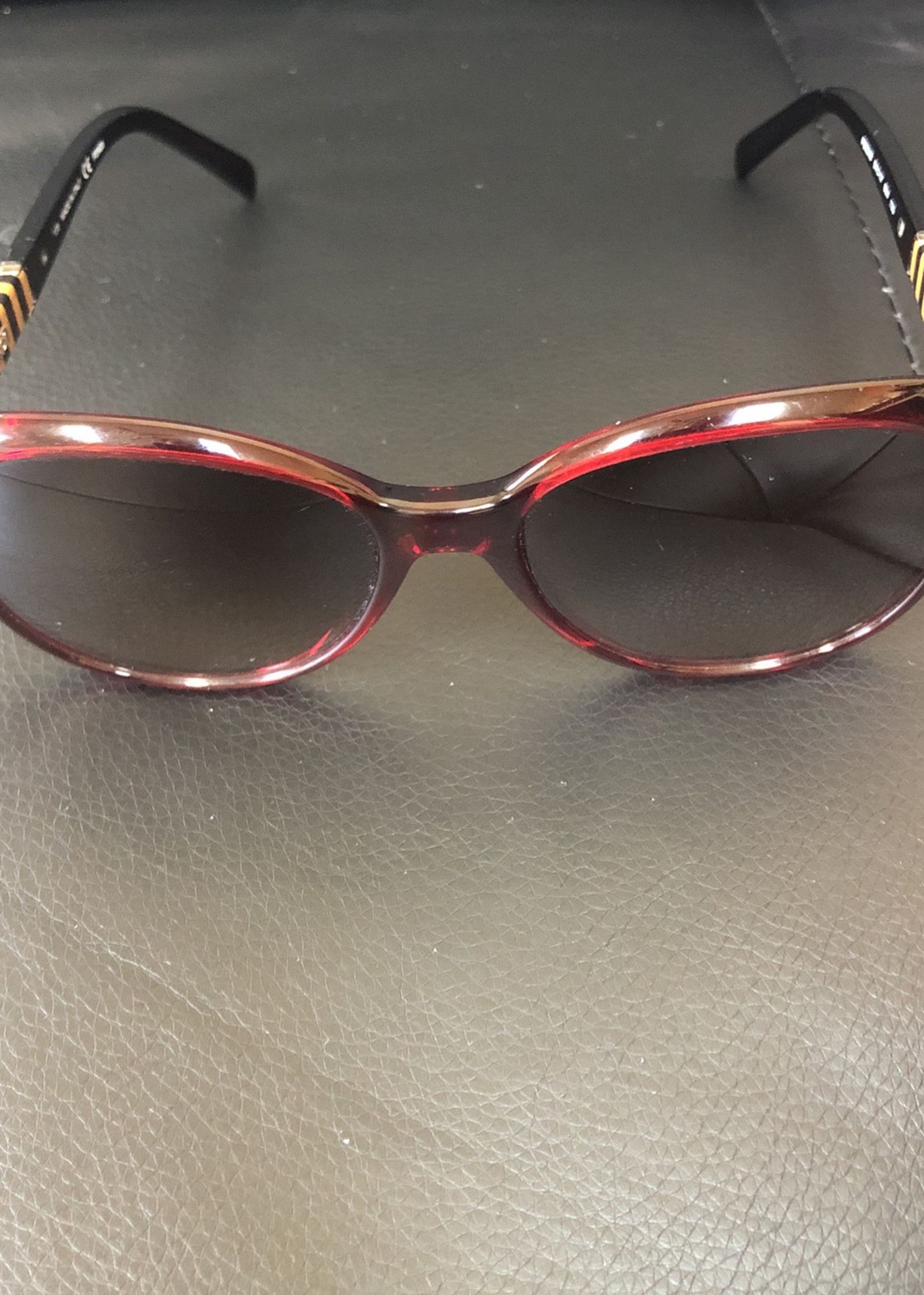 Fendi Oversized round Sunglasses in red and black