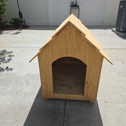 Wood  Dog House 